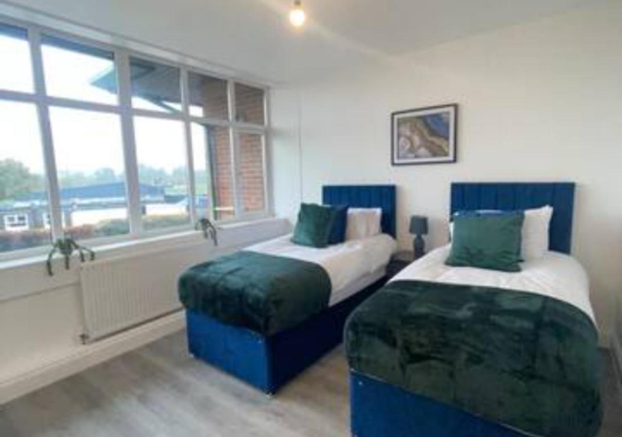 2 Bedroom Apartment - Flitwick - Contractor Friendly - Tourist Ready - Full Kitchen - Wifi - Smart Tv - Sofa Bed - Free Parking - Ideal For Short Or Long Stays Zewnętrze zdjęcie