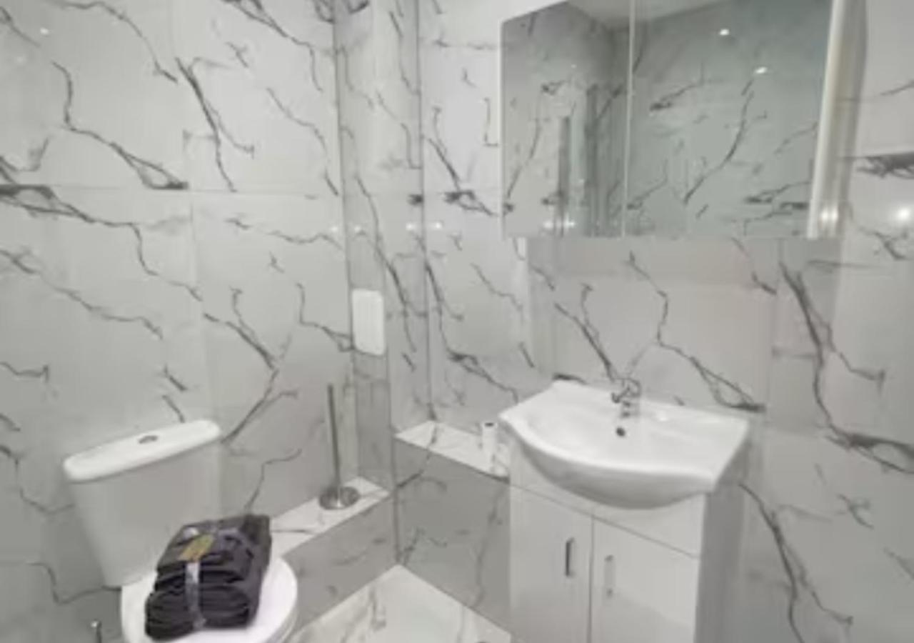 2 Bedroom Apartment - Flitwick - Contractor Friendly - Tourist Ready - Full Kitchen - Wifi - Smart Tv - Sofa Bed - Free Parking - Ideal For Short Or Long Stays Zewnętrze zdjęcie